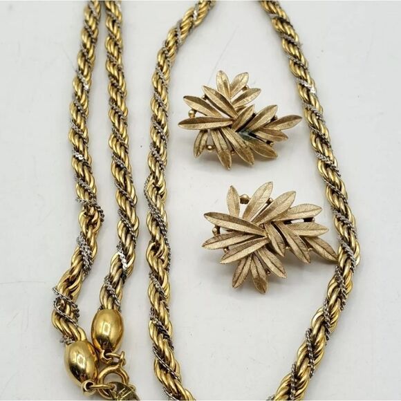 Set of Trifari Jewelry Necklace & Earrings Goldtone Silvertone 24" - Picture 4 of 4